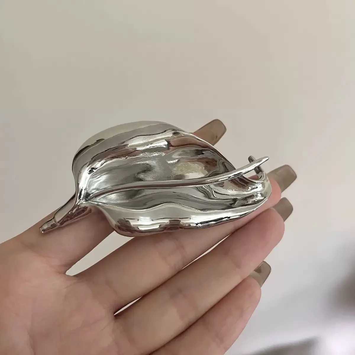 European And American Retro Stereoscopic Plant Brooch Womens Exquisite Fashion Coat Suit Corsage 2024 J251115