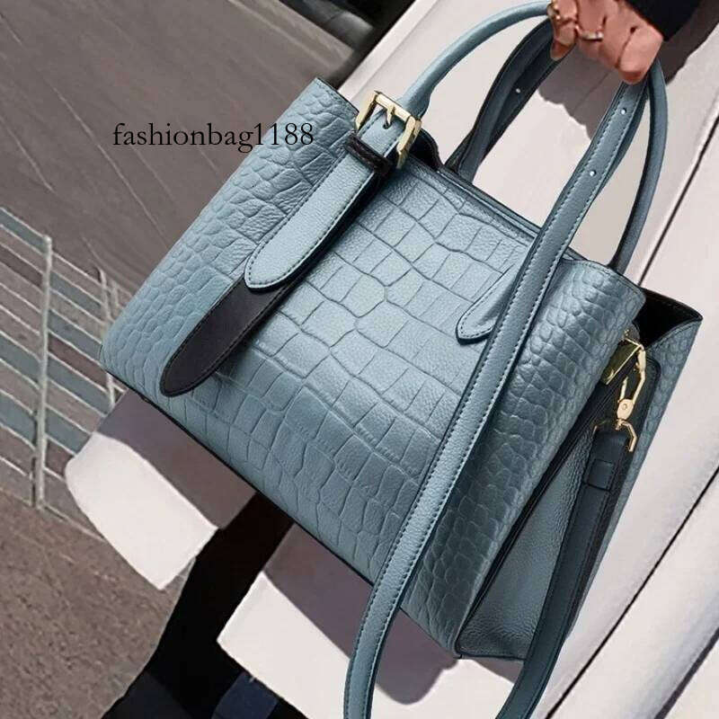 Leather handbag, women's high-quality shoulder fashionable and atmospheric crossbody bag, large capacity commuting bag