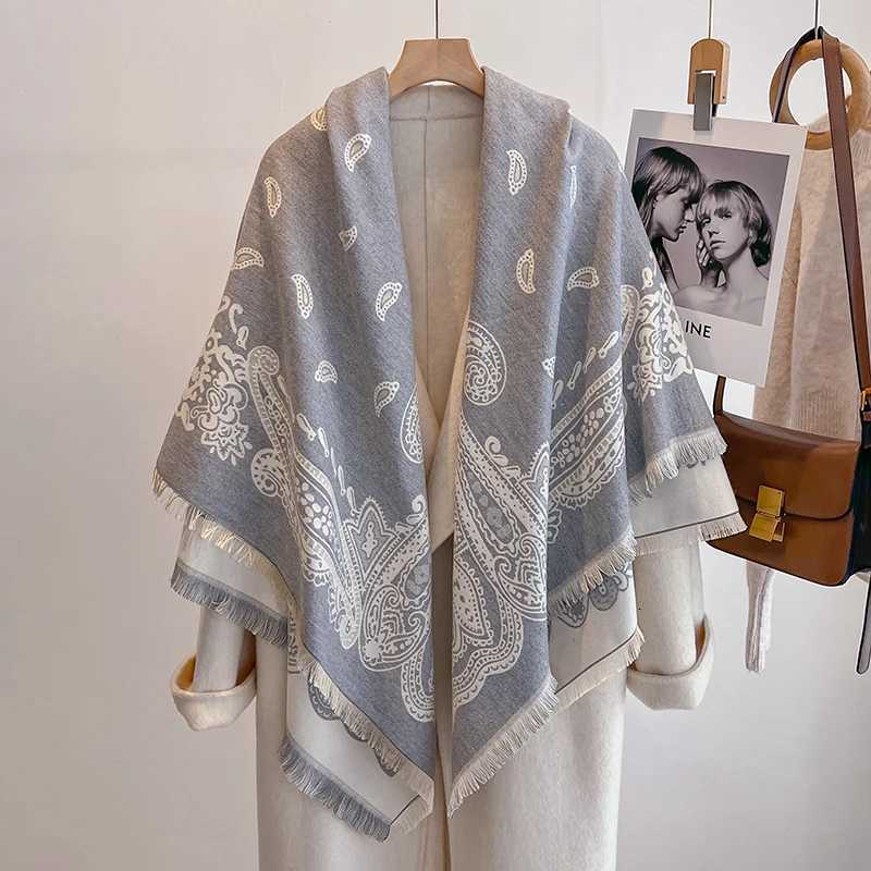 2025 Womens Luxury Brand Cashmere Winter Scarf Vintage Printed Shawl with Tassels Pashmina Wrap Bandana Poncho W251025
