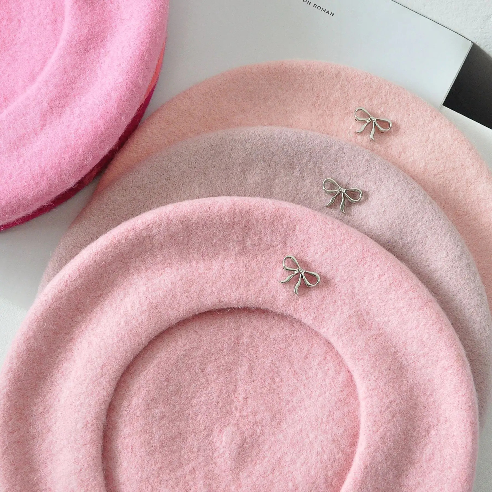 Autumn and winter Korean style sweet wool painter hat womens bow decorative buckle wool beret 251023