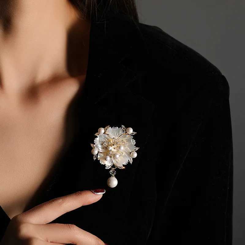 Natural Fresh Water Brooch Delicate Colored Zircon Rose Sunflower Brooches Highend Handcraft Flower Corsage for Womens Jewelry J251115
