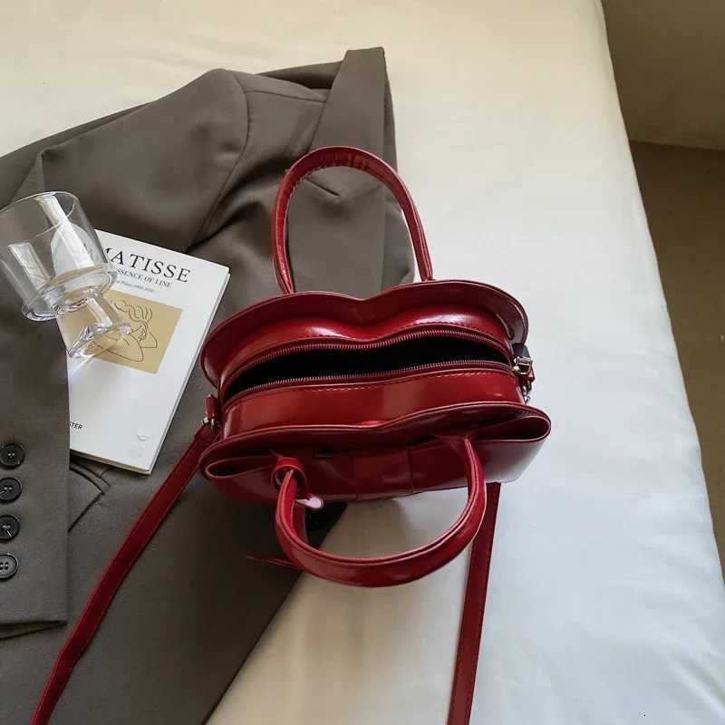 LEFTSIDE Small PU Leather Heartshaped Crossbody Bags for Women 2025 Spring Y2K Fashion Shoulder Bag Females Handbags and Purses Z251024