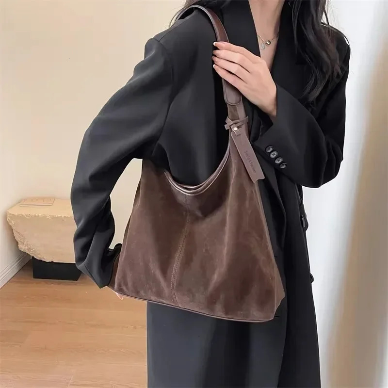 Retro Suede Frosted Tote Bag Autumn and Winter Versatile Work Commuting Shoulder Womens Bags Handbags 251018