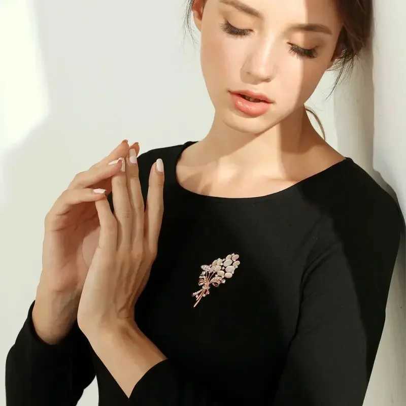 Fashionable Opal Stone Flower Brooch Pin Garment Accessories Birthday Gift Brooches for Women Rhinestone Brooch Pin Brooches J251115