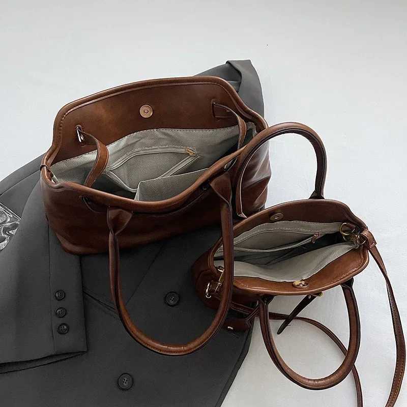 LEFTSIDE PU Leather Retro Tote Bag for Women 2025 Winter Trend New Fashion Y2K Handbags Females Travel Shoulder Crossbody Bags Z251024