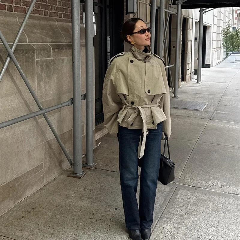 Retro Casual Double Breasted Short Trench Coat For Women Solid Stand Collar Lace Up Versatile Coat 2025 Autumn Lady Outerwears 251013