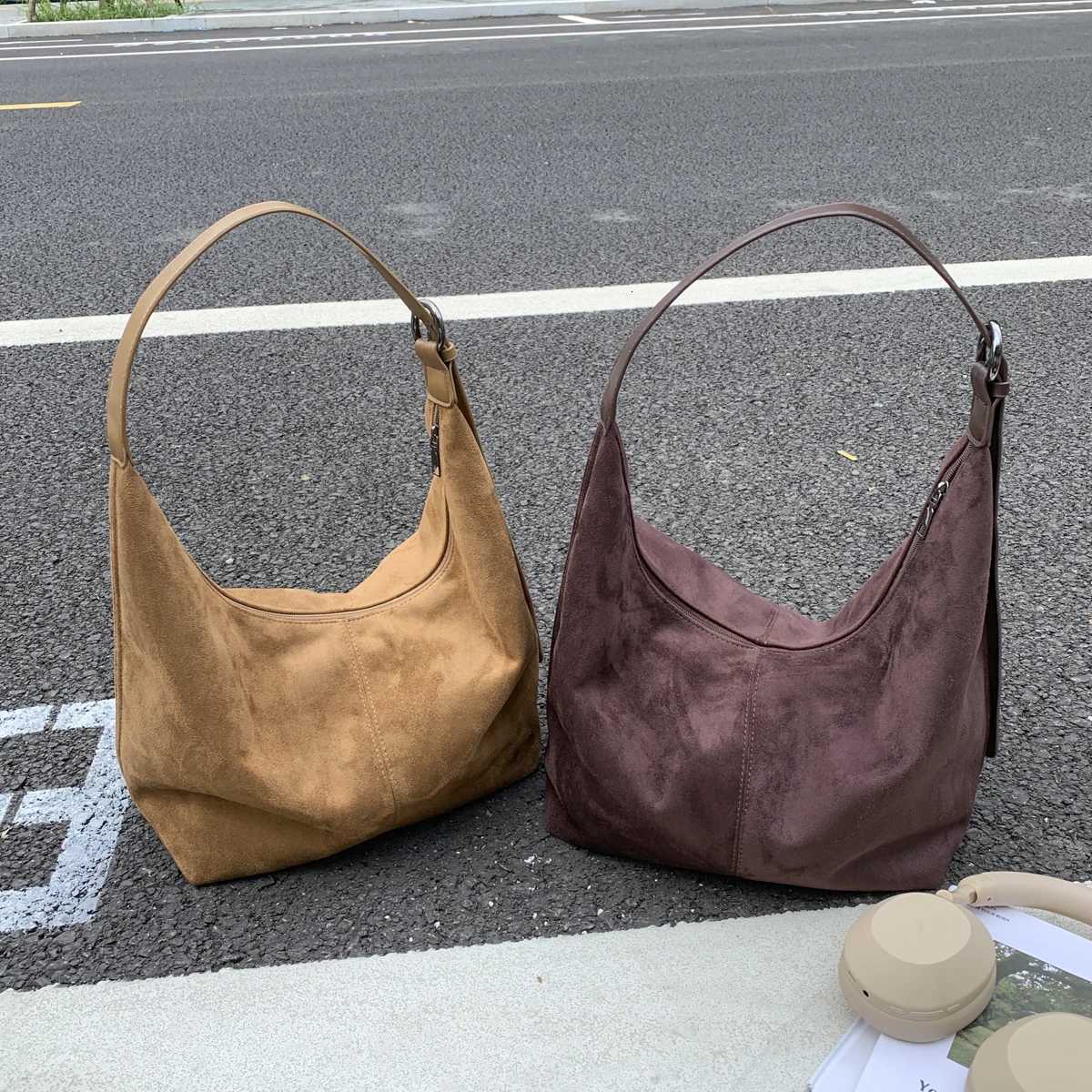 LEFTSIDE Design Large PU Leather Hobo Underarm Bags Lady Winter Shoulder Bag for Women 2025 Winter Trend Y2K Handbags and Purses Z251024