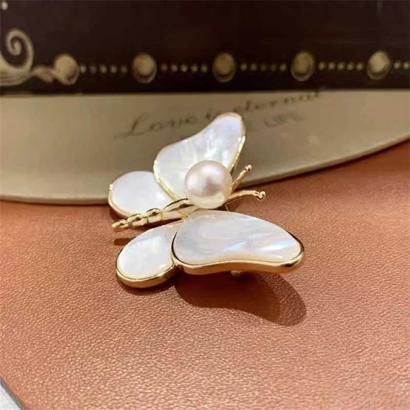 New Butterfly Brooches For Women Charm Pearl Gold Color Brooch Pins Party Wedding Gifts Clothing Accessories Jewelry Gift J251115