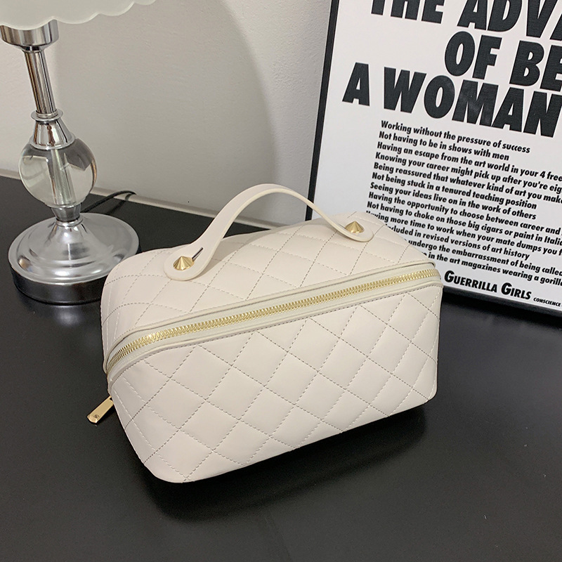 Luxury Brand Designer Bag New Makeup Bag High-Value PU Fashion Simple Quilted Pillow Handbag Large Capacity Toiletry Bag
