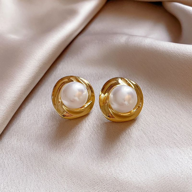 Designer earrings Retro minimalist irregular pearl earrings high-end exquisite personalized niche Geometric Earrings gold earrings luxury earrings gif