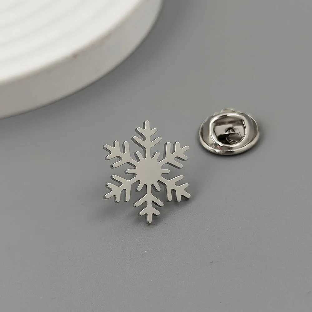 Christmas Snowflake 18k Stainless Steel Brooch Fashion Suit Lapel Pin Clothing and Bag Badge Fun Gift for Friends J251115