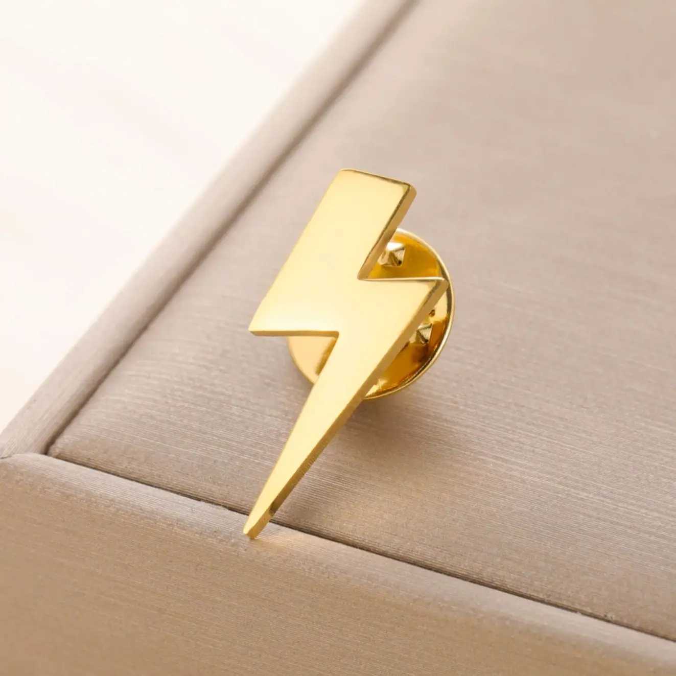 Teamer Lightning Brooch Stainless Steel For Women Man Fashion Suit Accessory Daily Wear Simple Style Party Jewelry Gift 2025 New J251115