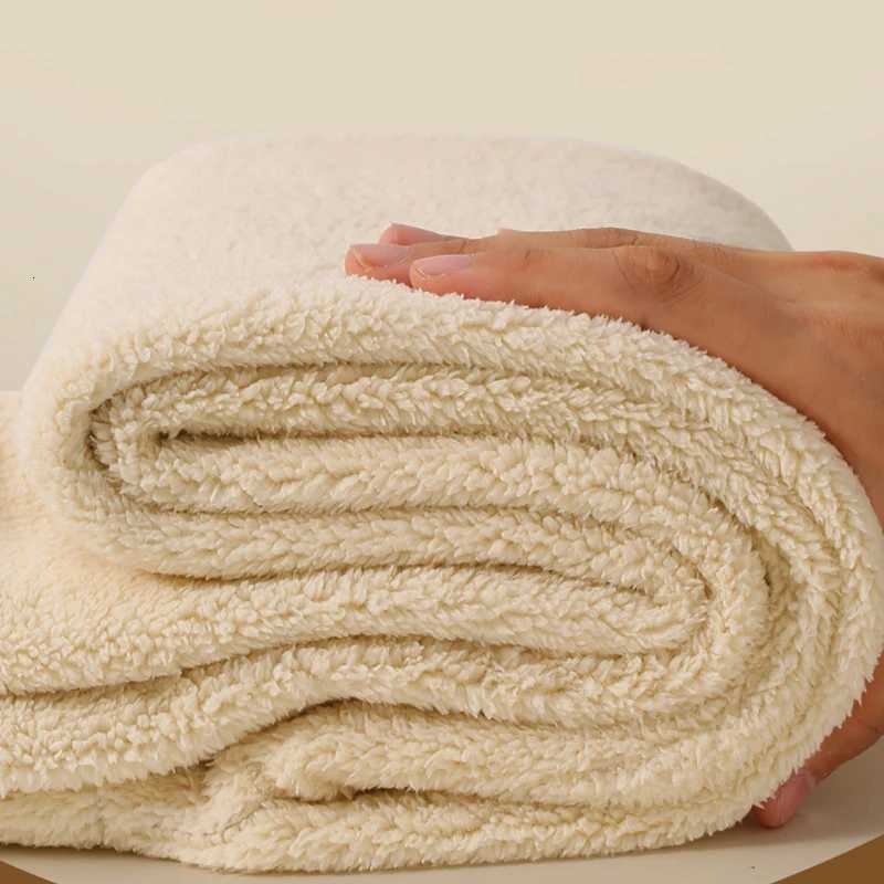 M3XL Winter Fleece Pants Slim Warm High Waist Men Women Thick Plush Wool Trousers Legging Thermal Cold Resistant PantsT251025