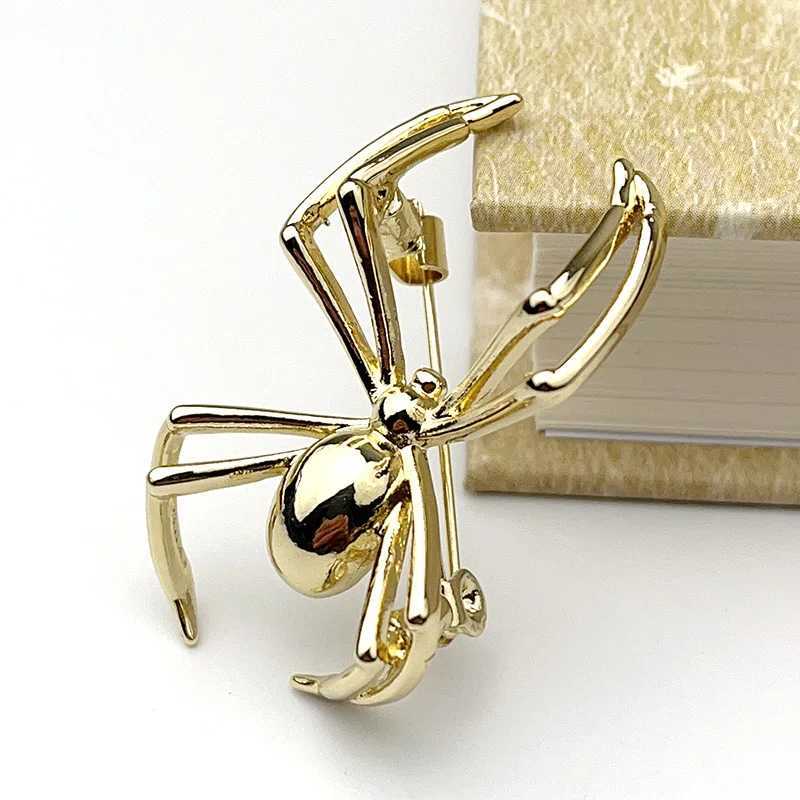 Exaggerated Creative Spider Brooch Metal Insect Badge Trend Pin Men Women Party Clothing Scarf Collar Accessories J251115