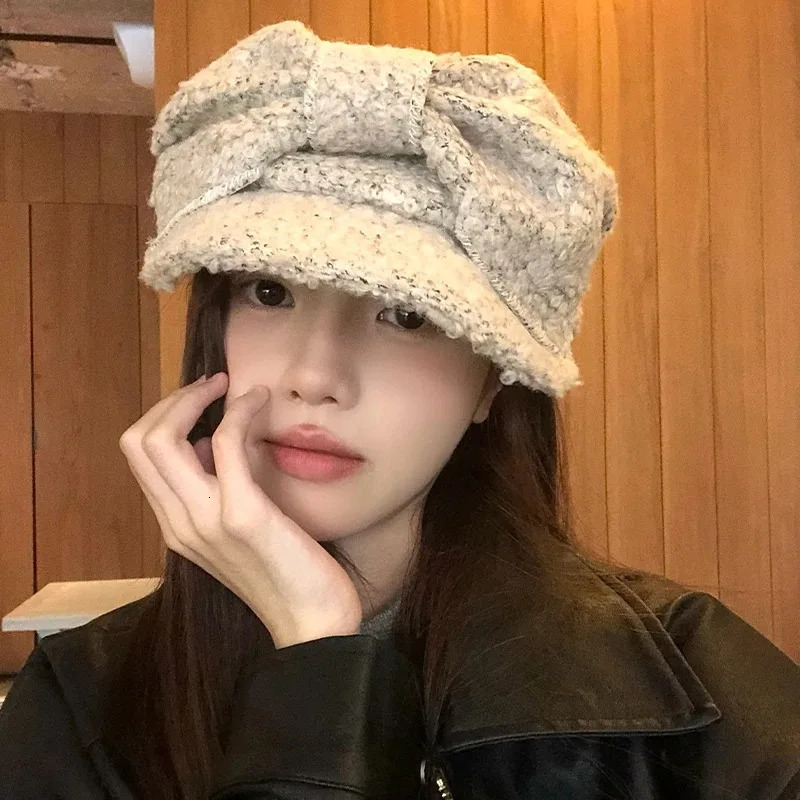 Retro Hat for Women Lamb Fur Bow Tie Flat Top Beret Autumn Winter Face Slimming Wool sboy Caps Casual Sle Youth Fashion 251023