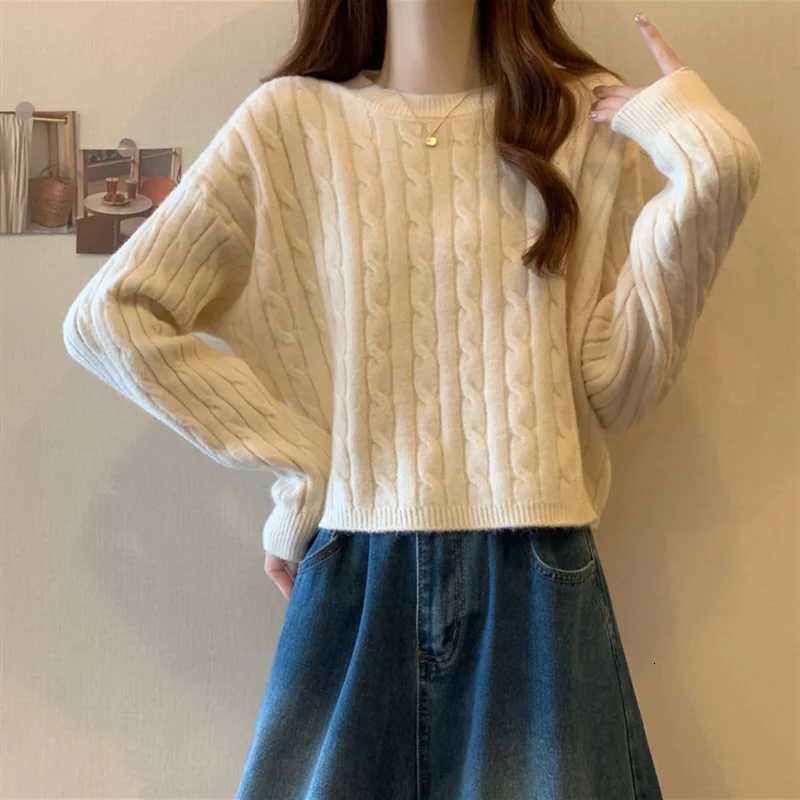 Round Neck Longsleeved Pullover Sweater for Women in Autumn Winter Short Style Knitted Base Shirt to Make Them Look Slim TopT251025