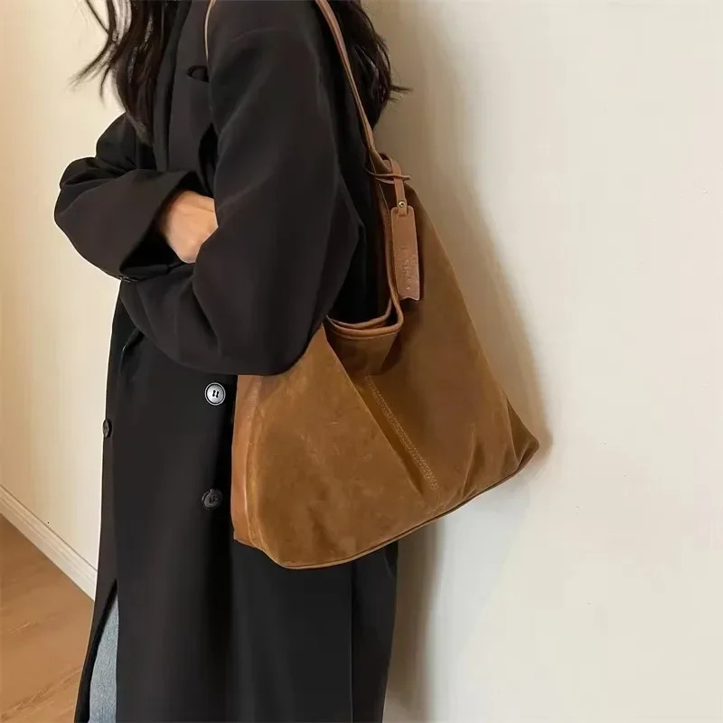 Retro Suede Frosted Tote Bag Autumn and Winter Versatile Work Commuting Shoulder Womens Bags Handbags 251018