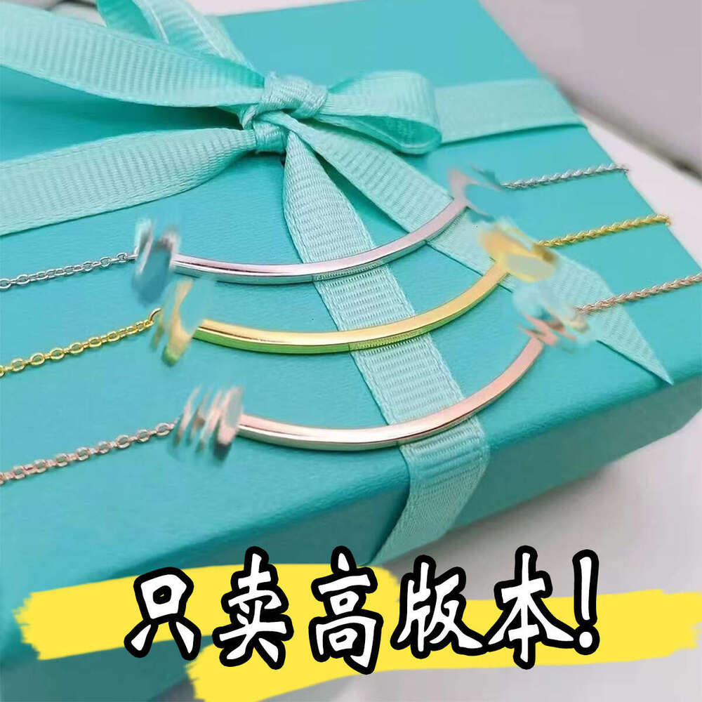 Tiffanyss designer Smile Necklace Titanium Steel Thick Plated Smooth Surface Inlaid with Dias Full Dia Smiley Face Choker Fine Craft Clavicle Chain for Women