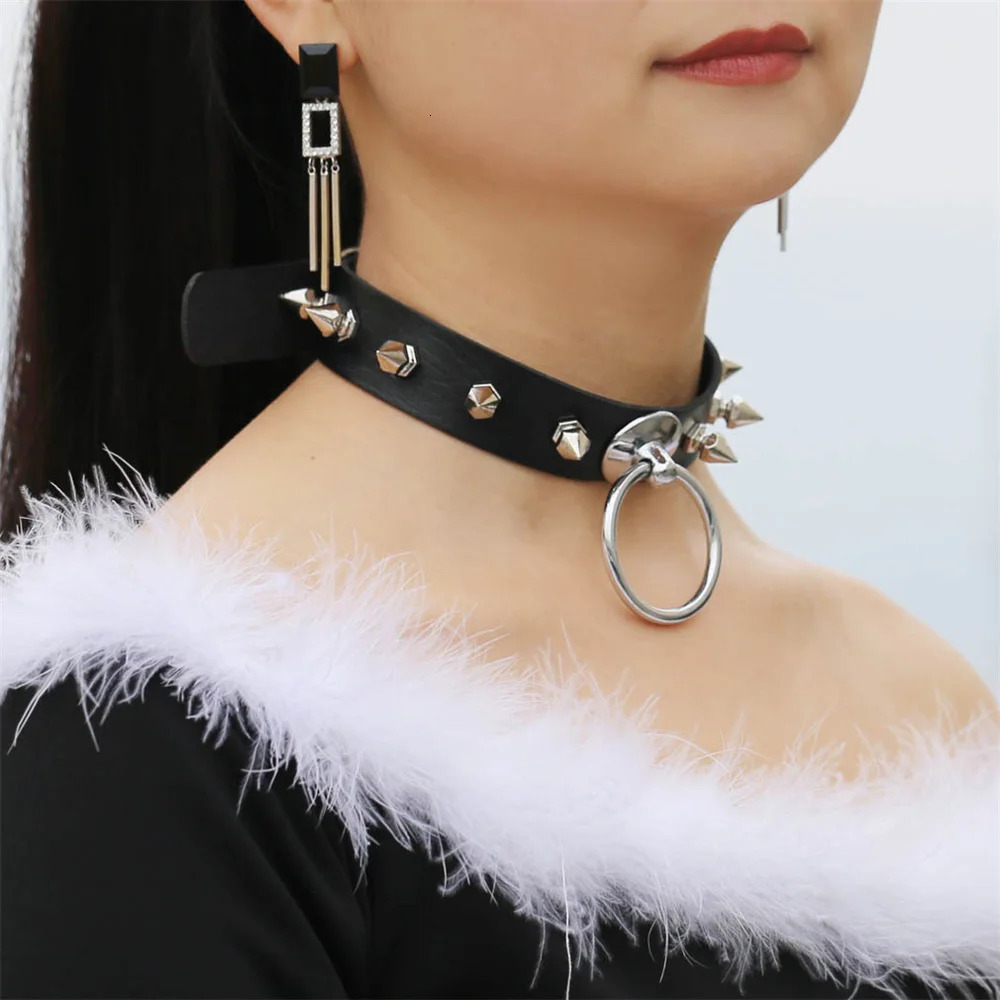 Vintage Circle Leather Collar Punk Rivet Spikes Choker Necklace For Women Rock Neck Strap Fashion Party Jewelry 251023