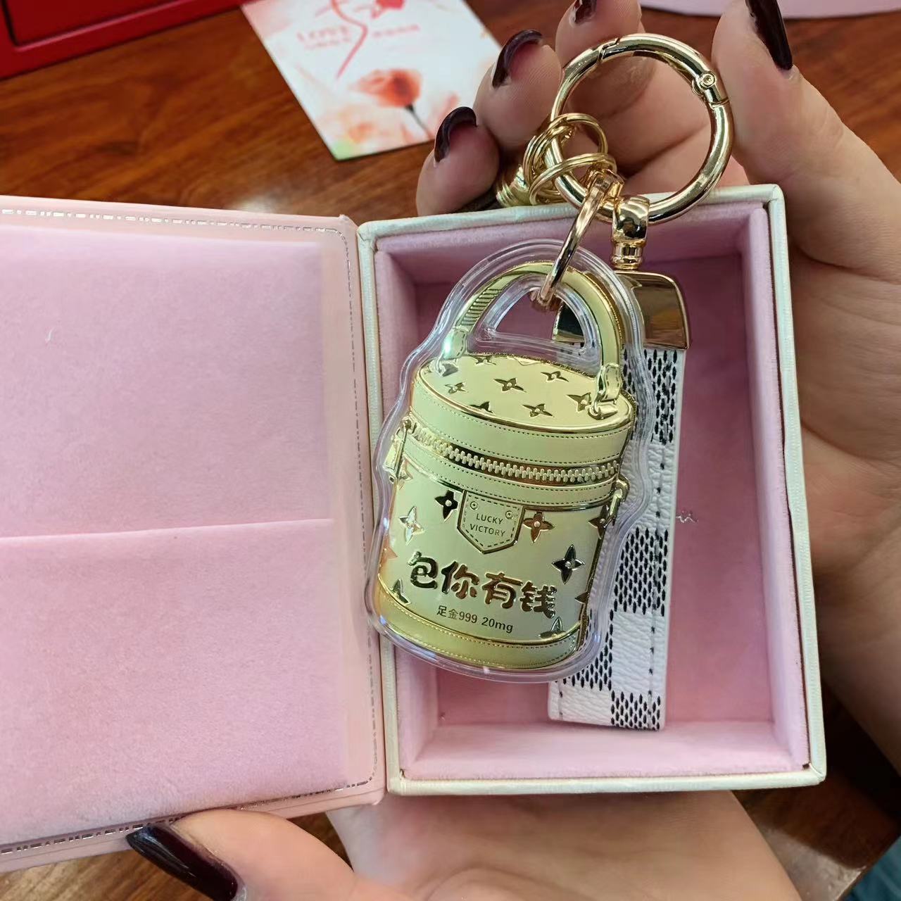 Chinese Culture Keychain with Fun Text Design Gold-Infused Bucket Bag Charm Key Ring & Bag Pendant