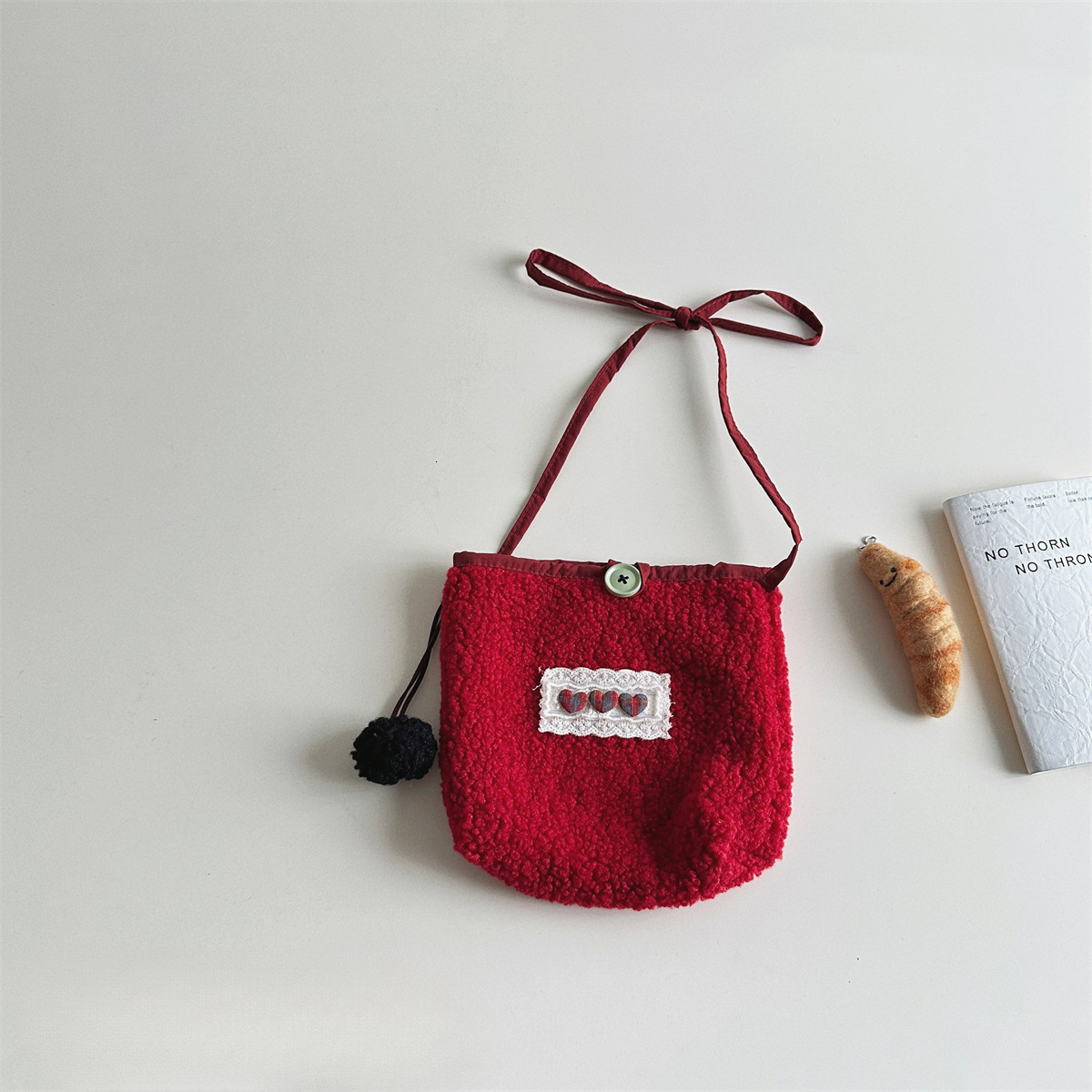 New hot selling soft and fluffy Korean designer handmade small bucket bag plush shoulder bag, cute lamb wool girl bag in winter