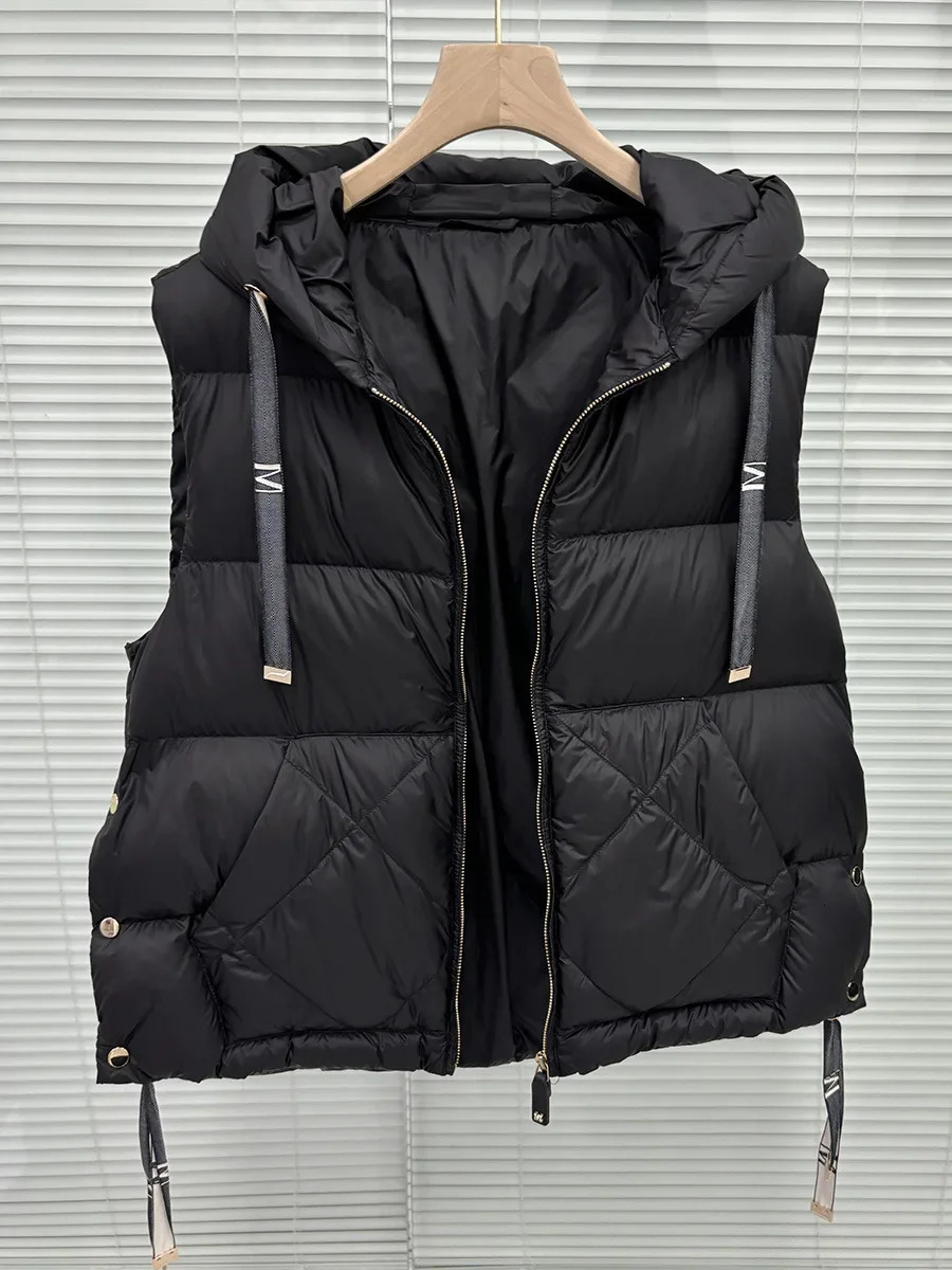 Schinteon Women 90 White Duck Down Vest with Hood Casual Sleeveless Jacket Simple Solid Color Fashionable Autumn Winter Top 251020