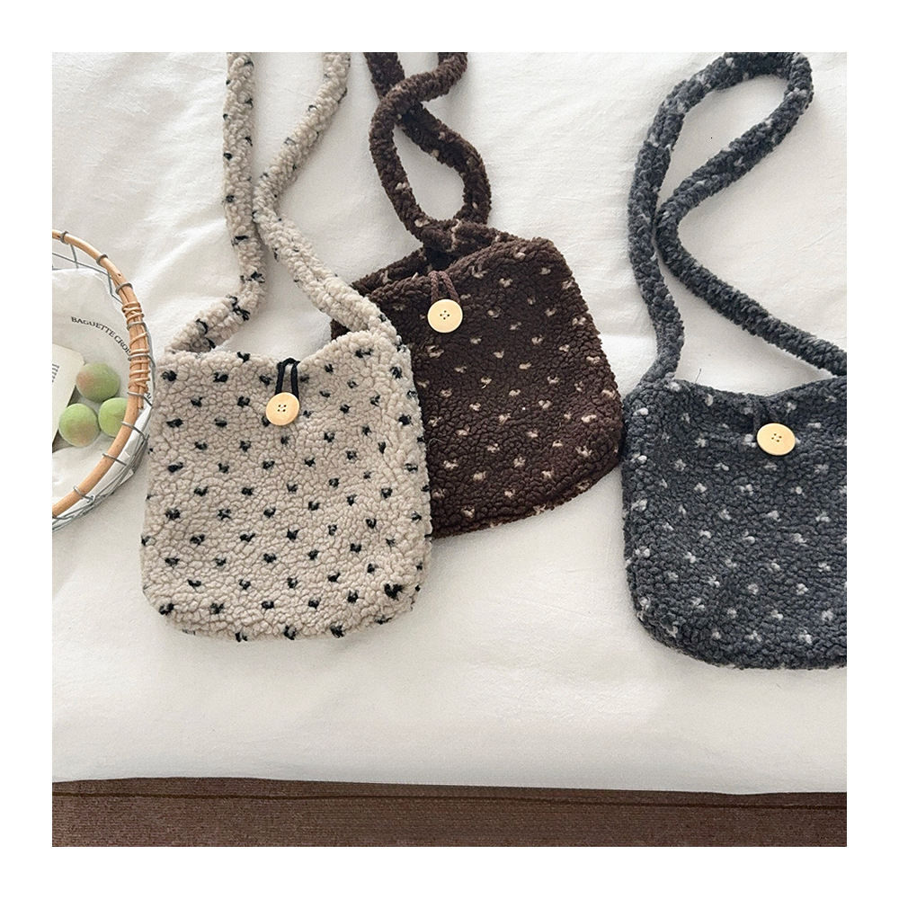 New designer children's lamb wool bag autumn and winter girl crossbody bag button plush bag baby shoulder bag concave shape