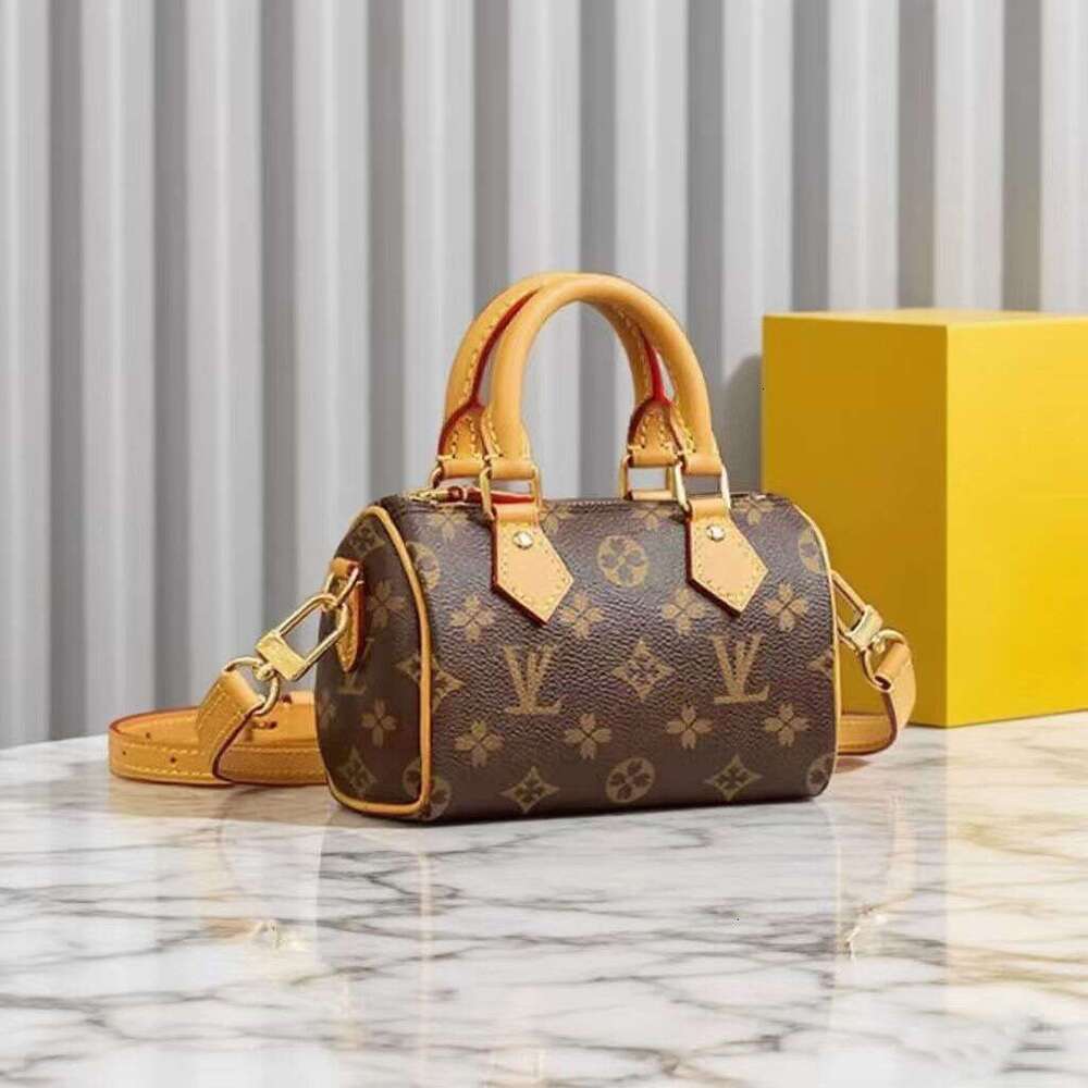 Designer bag tote bag womens shoulder bag crossbody bag luxury handbag chain bag fashionable and casual club shoulder bag wallet