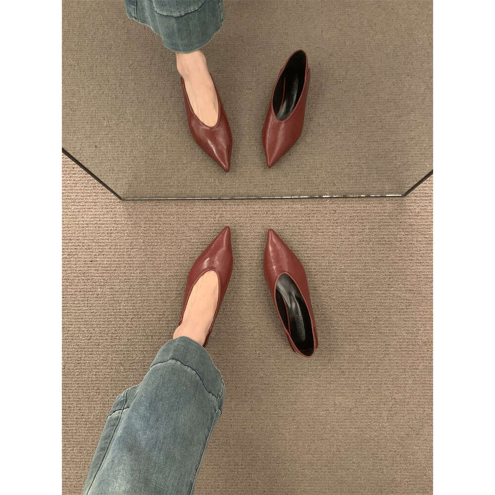 2025 New Fashion Women's Granny Flats Pointed Toe Shallow Mouth Single Shoes, Versatile Lazy Style with Designer Shoe Effortless Charm