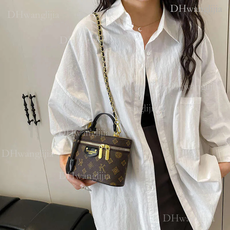 DHGM Retro Box Chain Shoulder Bag, Stylish PU Crossbody Purse for Women and Girls, Minimalist Small Square Bag in Brown & Black dh4300051