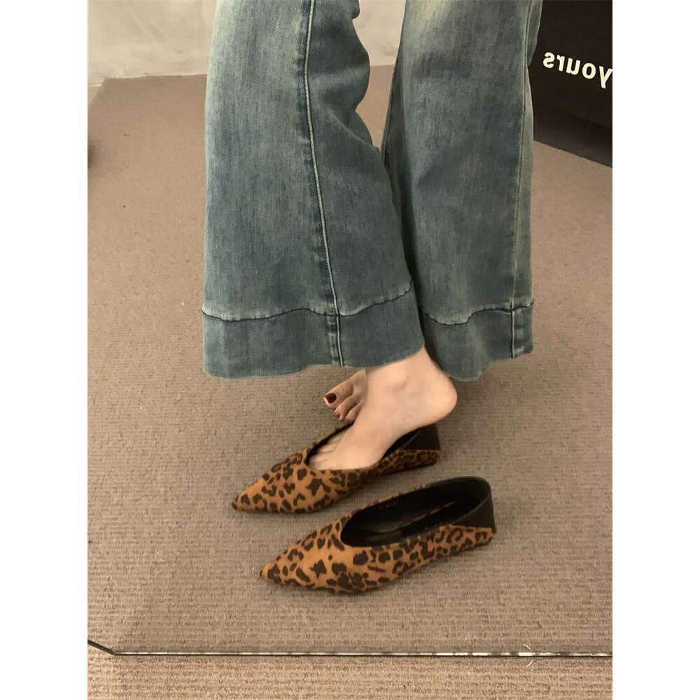 2025 New Fashion Women's Granny Flats Pointed Toe Shallow Mouth Single Shoes, Versatile Lazy Style with Designer Shoe Effortless Charm