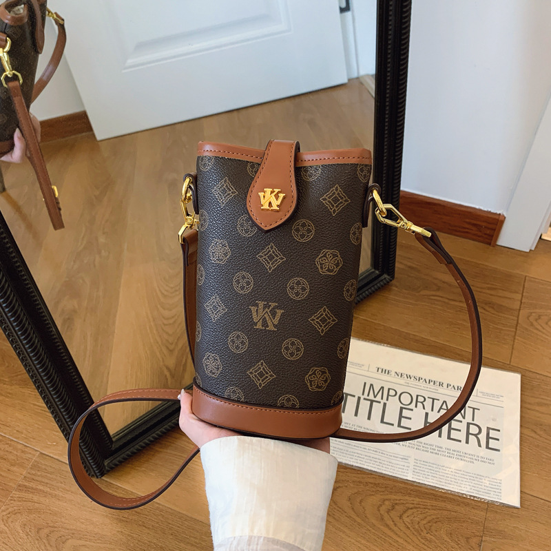 High sense fashion bucket bag female new presbycusis cylinder bag mobile phone bag all shoulder slant cross bag 2025