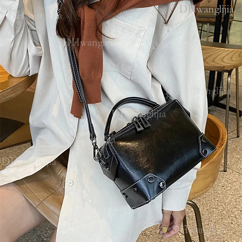 DHGM Hifashion genuine leather pillow small shoulder cross body bag trend er Boston womens handbag 240830 78ad