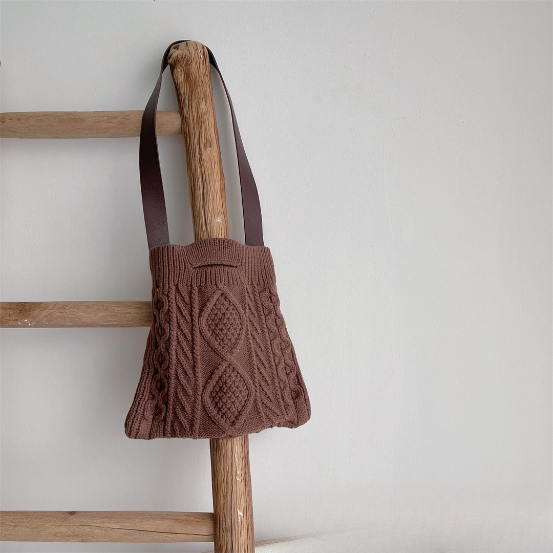 New Korean style children's designer knitted woven bag autumn and winter fashion men's and women's street belt yarn crossbody bag