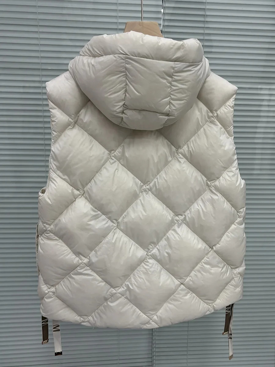 Schinteon Women 90 White Duck Down Vest with Hood Casual Sleeveless Jacket Simple Solid Color Fashionable Autumn Winter Top 251020