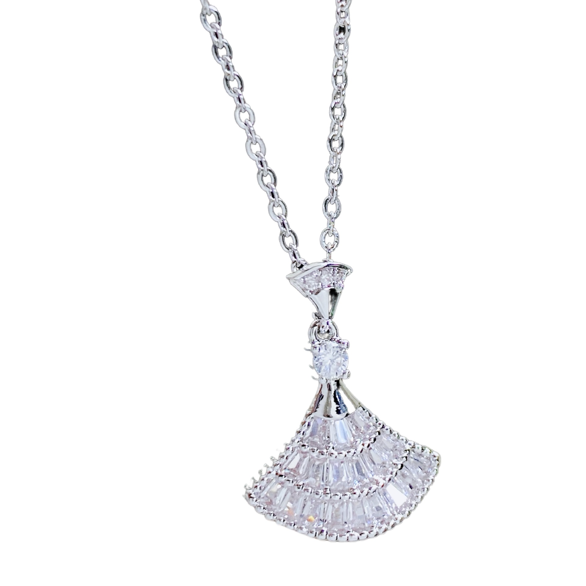 Designer necklace Gold necklace Vintage fan-shaped pendant necklace dress design light luxury fashion temperament high-end zircon collarbone chain
