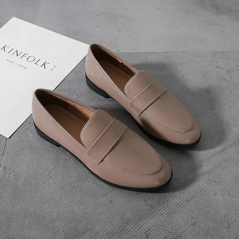 Spring Autumn ladies Small Leather Shoes Vintage versatile loafers British style fashion anti slip shoes Casual womens flat 251023