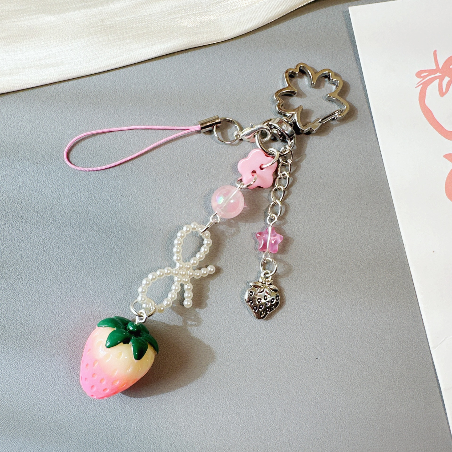 Designer keychain Strawberry pendant creative fruit cute pendant Keychain for women free shipping Valentine's Day gift Keychain wallet Birthday G