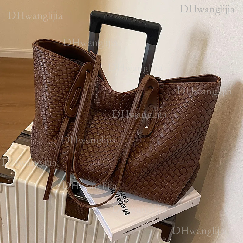 DHGM Women's Designer Tote Bags: Large Capacity Shoulder Bag Ladies - New Vintage Style for Shopping and Travel dh4300051