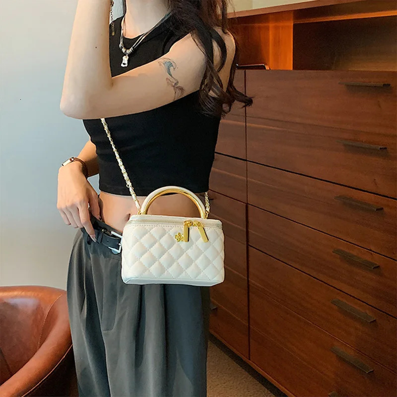 Quilted Shoulder Bag for Women PU Leather British Style Handbag Ladies Chain Crossbody Bags Female Small Square Pocket 251018