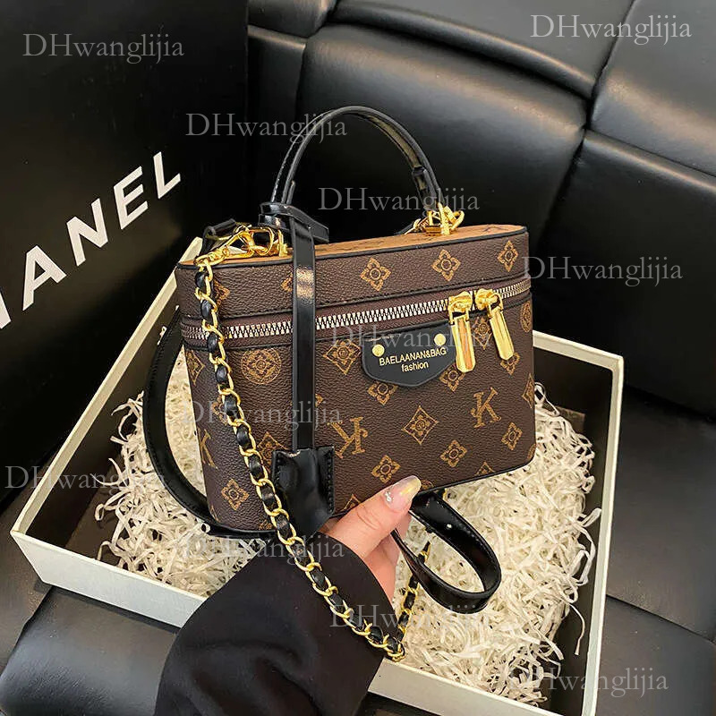 DHGM Retro Box Chain Shoulder Bag, Stylish PU Crossbody Purse for Women and Girls, Minimalist Small Square Bag in Brown & Black dh4300051