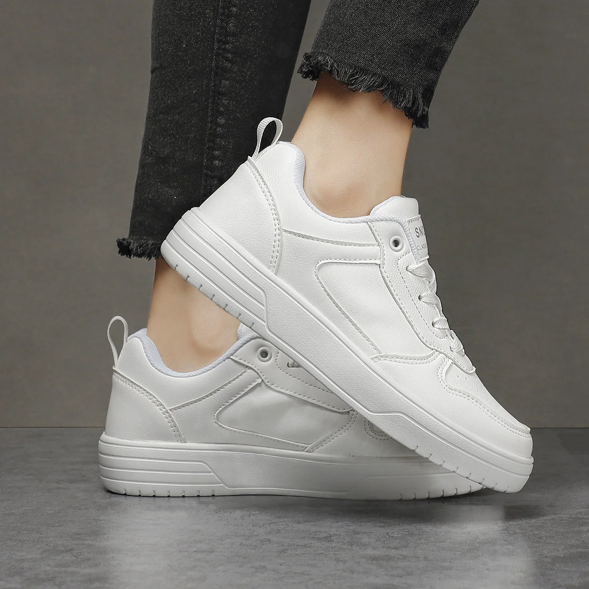 Women Shoes Skateboarding Shoes For Women Sneakers Lightweight White Black Sports Shoes 251023