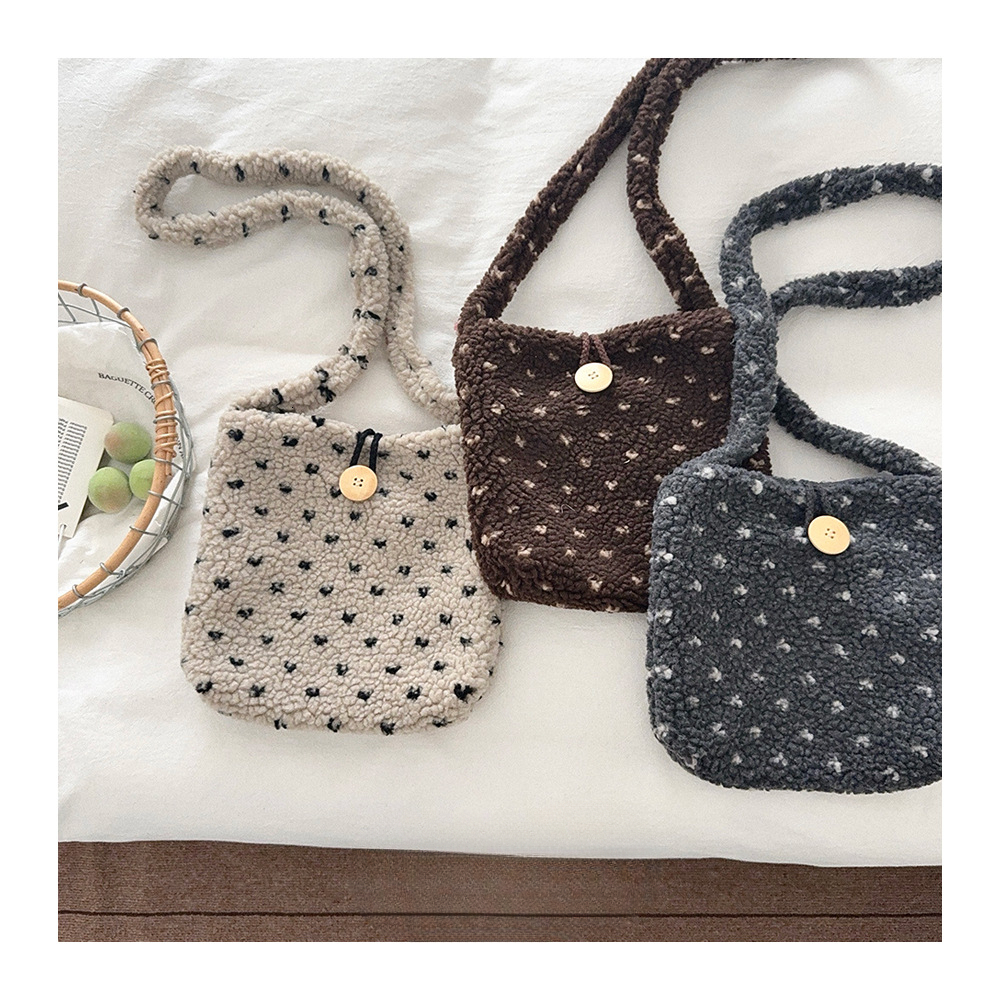 New designer children's lamb wool bag autumn and winter girl crossbody bag button plush bag baby shoulder bag concave shape