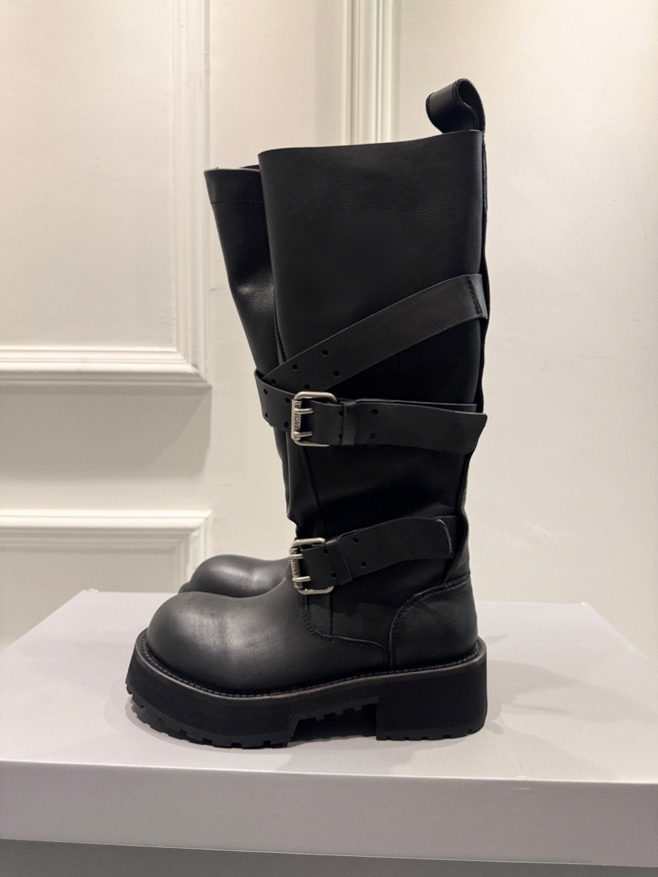 Women High Boot In Black Designer Motorcycle Boots Designer Paris Big Head Work Belt Buckle Knight Women Flat Mid Calf Martin Rivet Boots