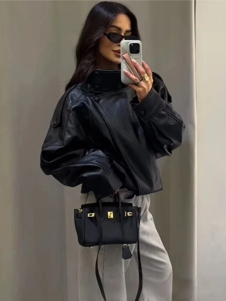 Black PU Leather Loose Zipup Womens Jacket Elegant Stand Collar Pocket Vintage Coat High Street Winter Women Outwears 251020