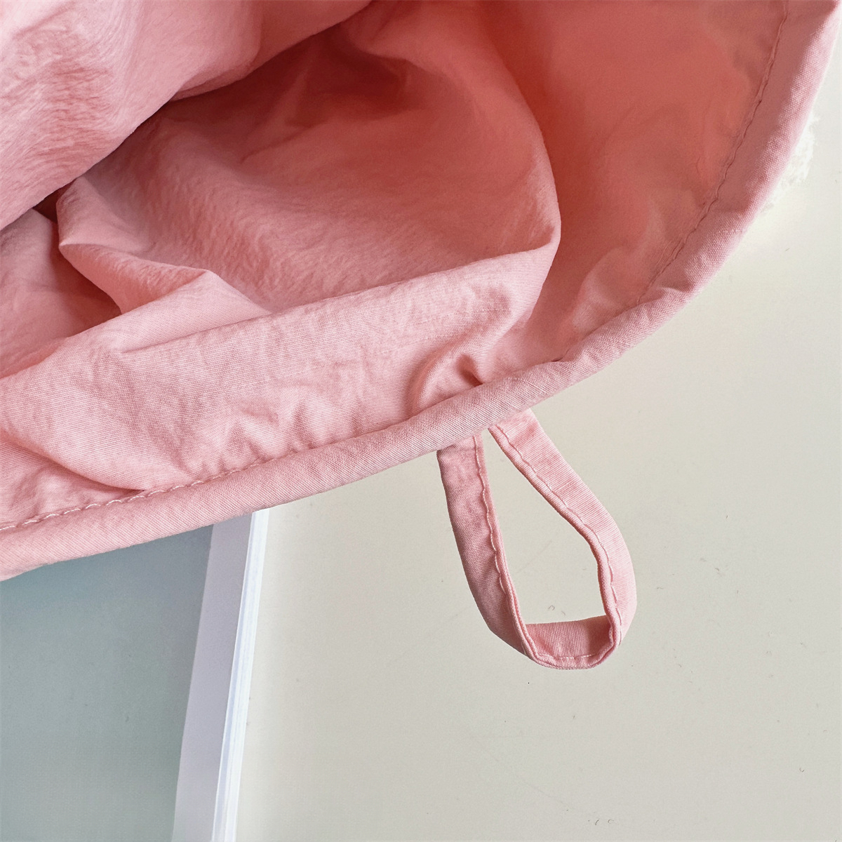 New hot selling soft and fluffy Korean designer handmade small bucket bag plush shoulder bag, cute lamb wool girl bag in winter