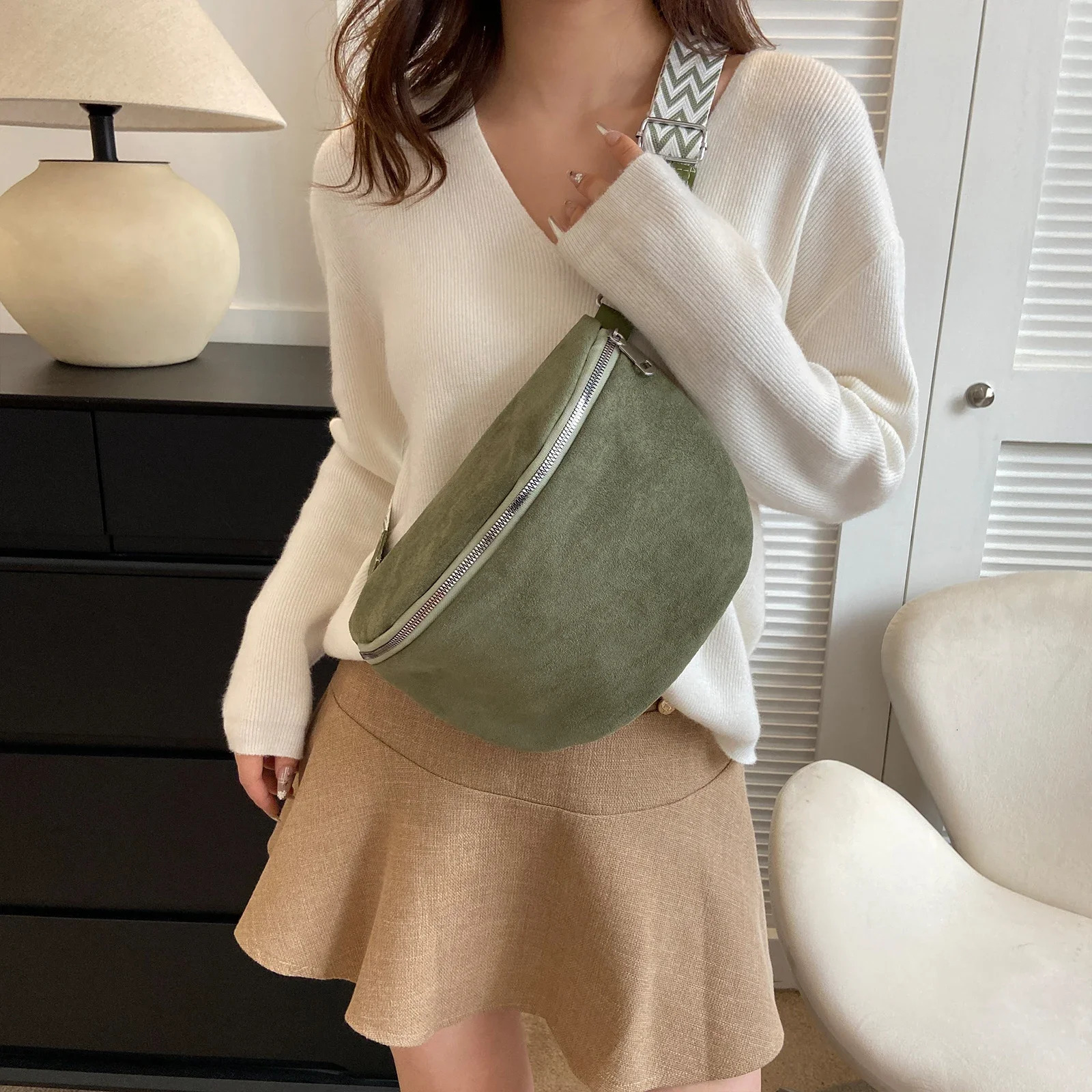 Chest Bag Women Large Crossbody Bag for Women Shoulder Bag Half Moon Belt Bum Bags Casual Sling Bags Waist Chest Pack 251023