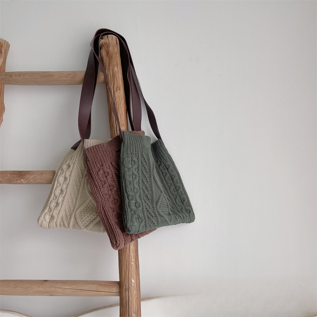 New Korean style children's designer knitted woven bag autumn and winter fashion men's and women's street belt yarn crossbody bag