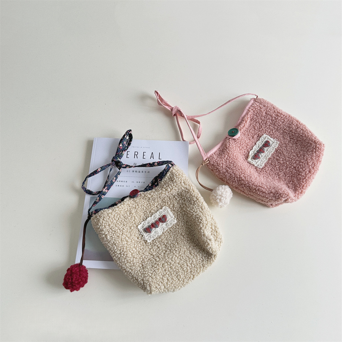 New hot selling soft and fluffy Korean designer handmade small bucket bag plush shoulder bag, cute lamb wool girl bag in winter