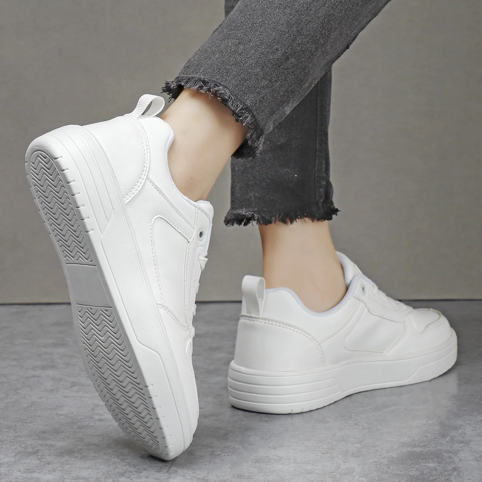 Women Shoes Skateboarding Shoes For Women Sneakers Lightweight White Black Sports Shoes 251023